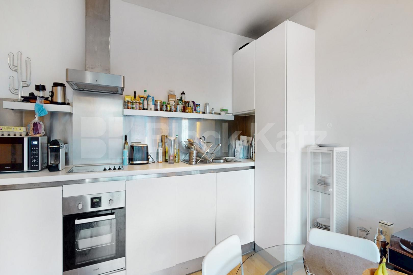 Flooded with natural light with 24 Hour Concierge & balcony South Central Steedman Street, Elephant and Castle